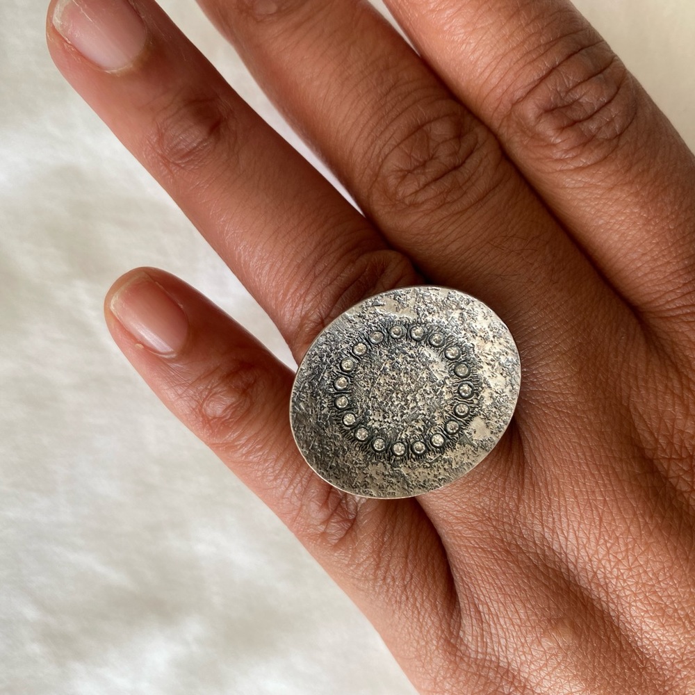 Silver ring with antique finish and tiny crystals